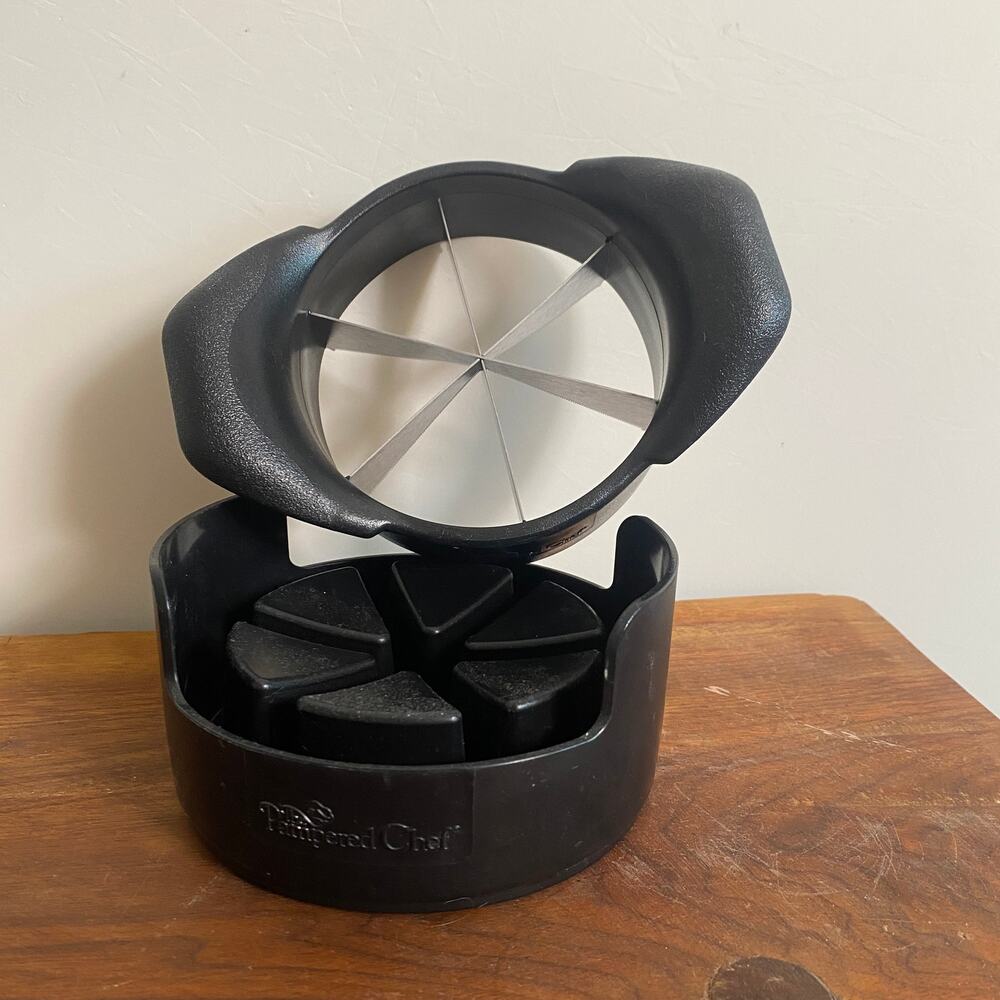 The Pampered Chef Tomato Slicer & Holder